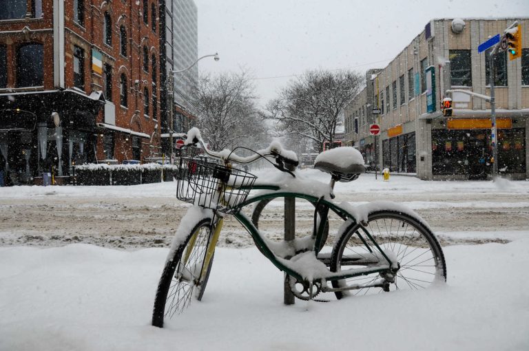 Stay warm and safe: 5 tips for urban winter cycling