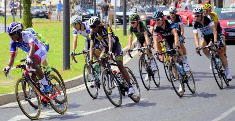How Nutrition Impacts Performance in Competitive Cycling
